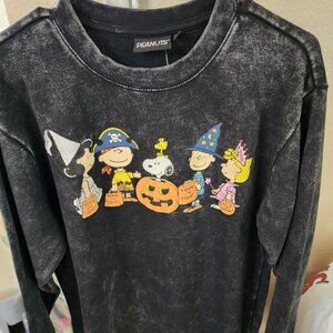 Peanuts Snoopy HALLOWEEN TRICK OR TREAT Ladies Sweatshirt Brand NEW with Tag MED